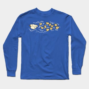 Cute Swimming Ducks Baby Ducklings and Mother Long Sleeve T-Shirt